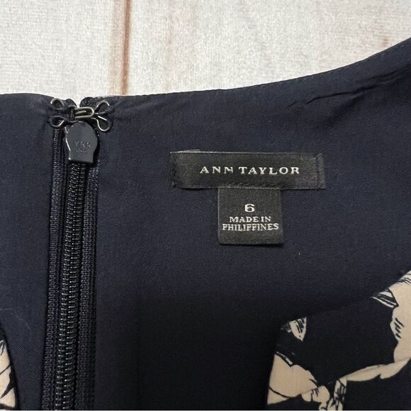 SALE!! Ann Taylor Navy Floral Sheath Dress Size 6 - Picture 8 of 10